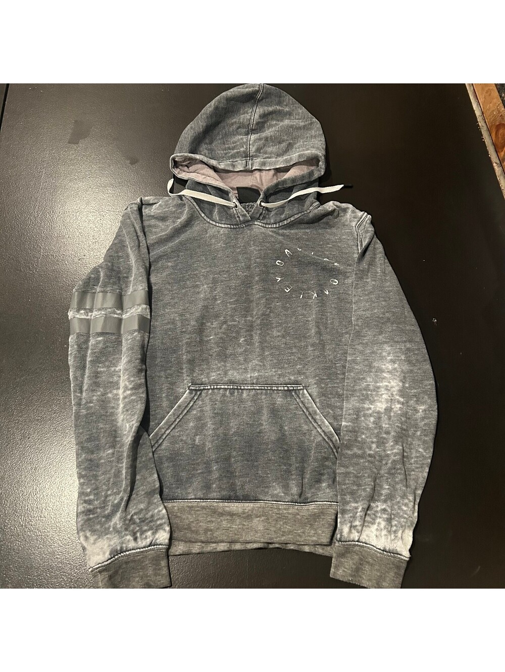Vintage y2k surf Oakley Men's Gray Pullover Hoodie with Circle Logo